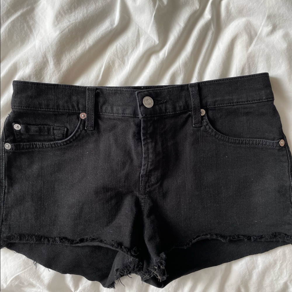 DENIM SHORTS